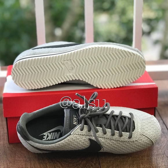 NWT Nike Classic Cortez SE MTLC Pewter WMNS - Picture 6 of 7